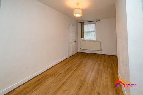 3 bedroom semi-detached house to rent, Hill Street, High Wycombe HP13