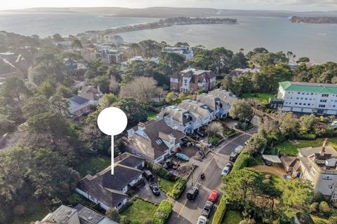 3 bedroom detached bungalow to rent, Canford Cliffs, Poole