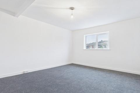 4 bedroom maisonette to rent, London Road, Dover