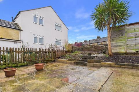 4 bedroom maisonette to rent, London Road, Dover