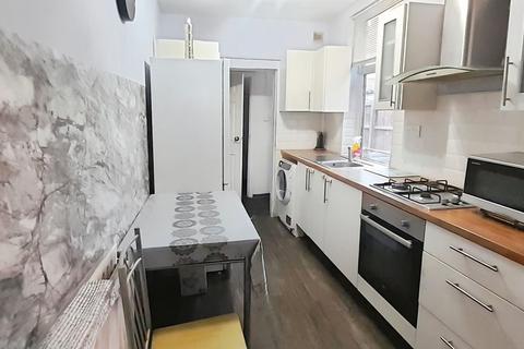 4 bedroom end of terrace house for sale, Barclay Street, Leicester