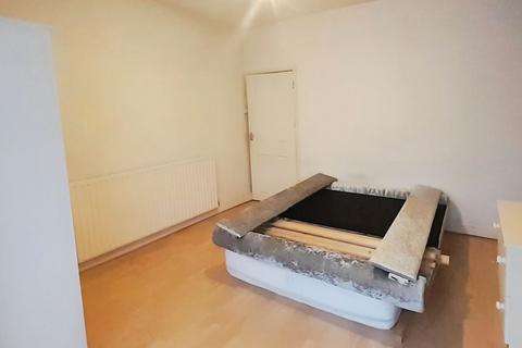 4 bedroom end of terrace house for sale, Barclay Street, Leicester