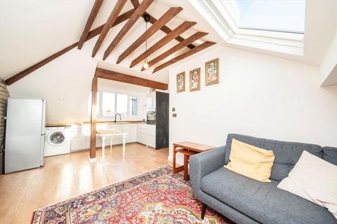 2 bedroom flat to rent, Albany Road, London W13