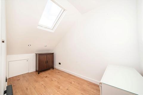 2 bedroom flat to rent, Albany Road, London W13