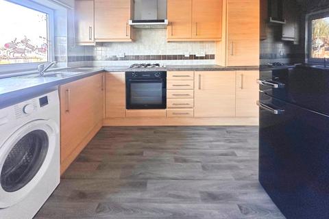 2 bedroom maisonette to rent, Leeds LS18