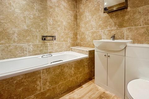 2 bedroom maisonette to rent, Leeds LS18