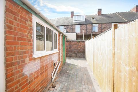 3 bedroom end of terrace house to rent, Richmond Road, Atherstone