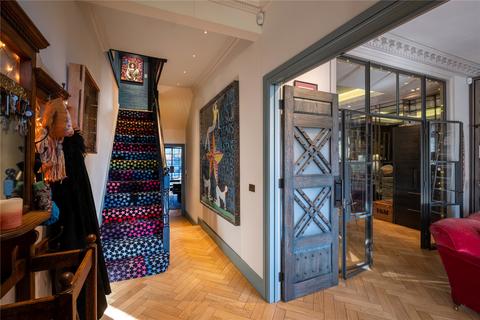 undefined, Kingswood Avenue, London