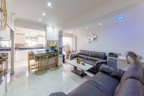 5 bedroom terraced house for sale, Cheshunt Road, London E7