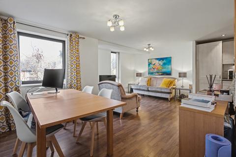 2 bedroom apartment for sale, Empress Court, Woodins Way