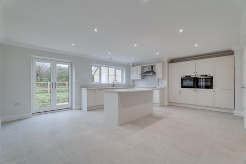 4 bedroom detached house for sale, Weavers Way, Sudbury CO10