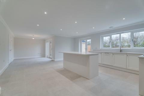 4 bedroom detached house for sale, Weavers Way, Sudbury CO10