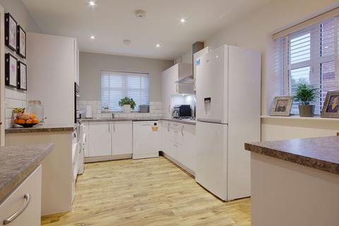 4 bedroom semi-detached house for sale, Gore Road, New Milton BH25