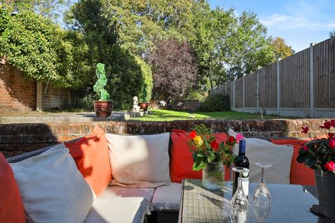2 bedroom semi-detached house for sale, Lexden Road, Colchester CO3