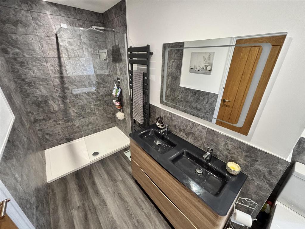 Family Bathroom/WC