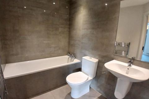 2 bedroom apartment to rent, Cromwell Road, Redhill