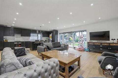 4 bedroom detached house for sale, Sopers Lane, Poole BH17