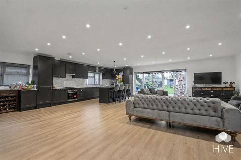 4 bedroom detached house for sale, Sopers Lane, Poole BH17