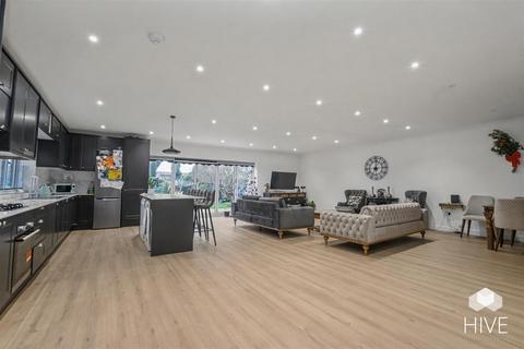 4 bedroom detached house for sale, Sopers Lane, Poole BH17