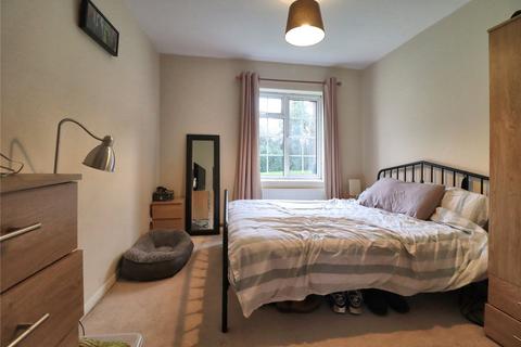 2 bedroom flat for sale, Midhope Close, Woking GU22