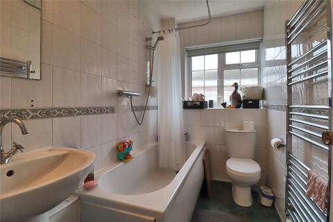 2 bedroom flat for sale, Midhope Close, Woking GU22