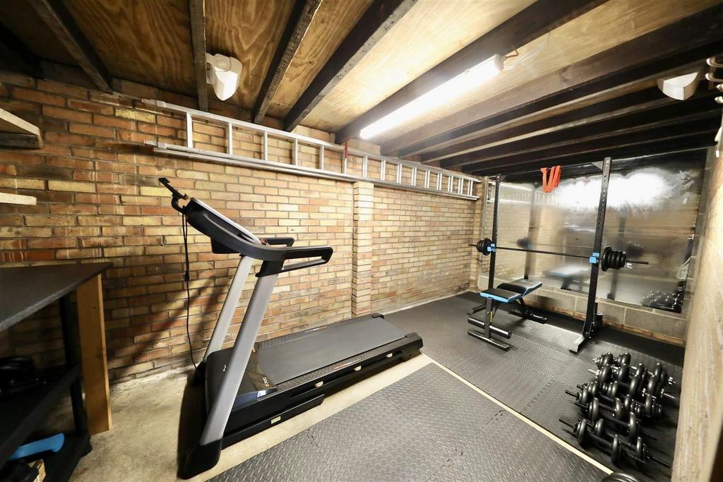 Gym - garage