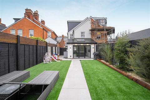 3 bedroom semi-detached house for sale, Farm Close, Sunninghill