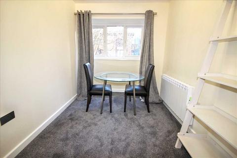 2 bedroom flat to rent, Brady & Martin Court, Newcastle Upon Tyne