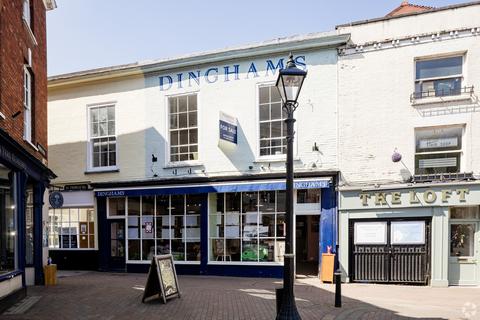 Retail property (high street) to rent, 28 Market Pl Salisbury SP1 1TL