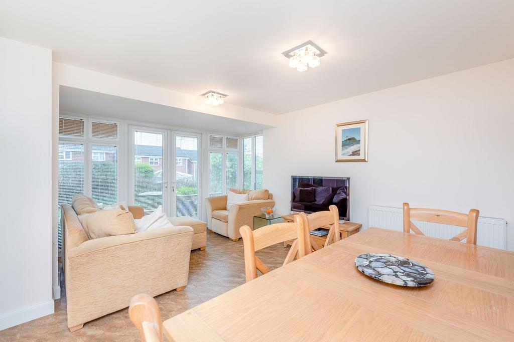 Kitchen / dining room