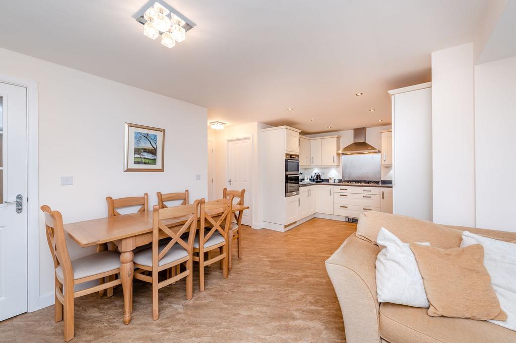 Kitchen / dining room