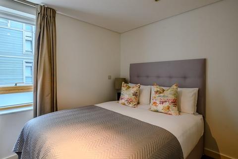 1 bedroom flat to rent, Luxury One-Bedroom Apartment with Concierge & Parking