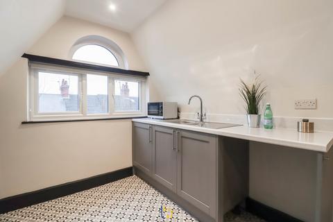 1 bedroom in a house share to rent, Sweetbriar Road, Leicester