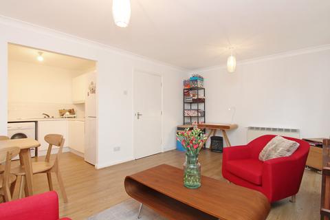 1 bedroom flat to rent, Varsity Drive, Twickenham