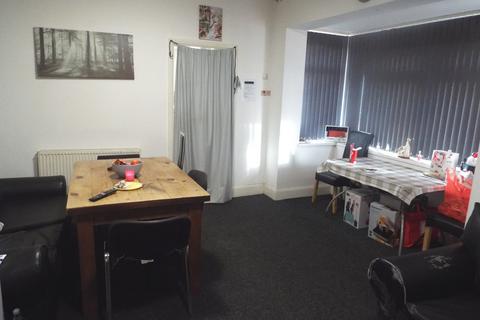 undefined, Ash Grove, Hull