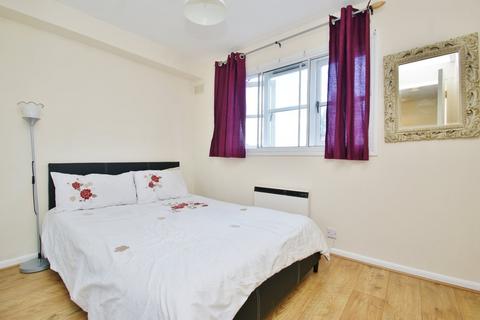 1 bedroom flat to rent, Curtis Drive, East Acton W3