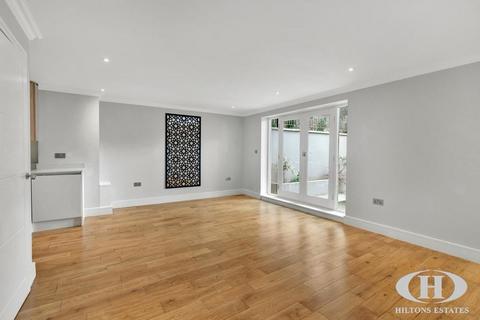 1 bedroom apartment to rent, Castlebar Road, London