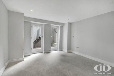 1 bedroom apartment to rent, Castlebar Road, London
