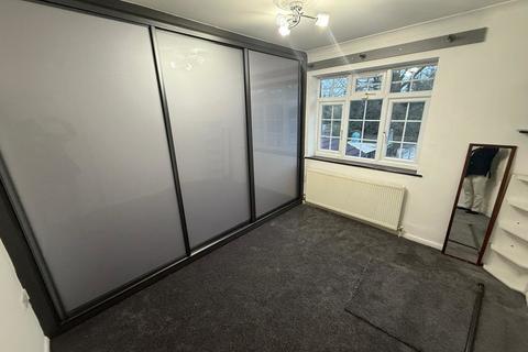 3 bedroom semi-detached house to rent, Clare Road, Staines-upon-Thames