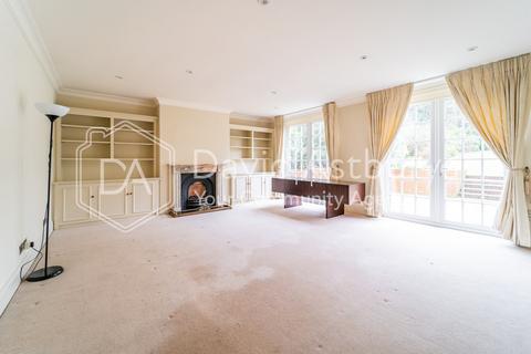 4 bedroom detached house to rent, Northcliffe Drive, Totteridge, London