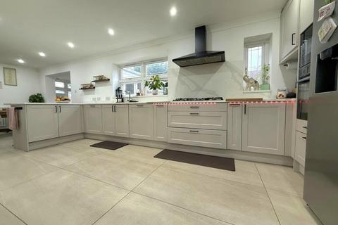 4 bedroom detached house for sale, Rufford Avenue, Northampton NN3