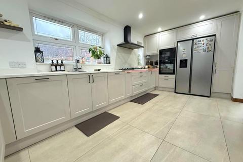 4 bedroom detached house for sale, Rufford Avenue, Northampton NN3