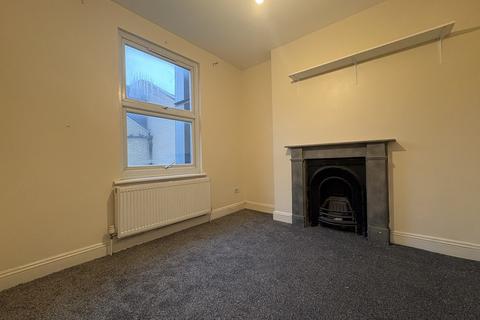 3 bedroom apartment to rent, Graham Road, London E8