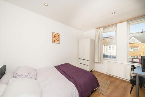 2 bedroom flat for sale, Blackshaw Road, London SW17