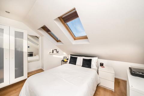 2 bedroom flat for sale, Blackshaw Road, London SW17
