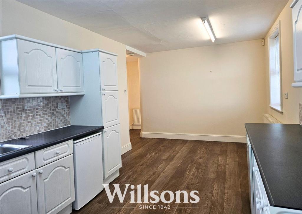 Kitchen 2.jpg
