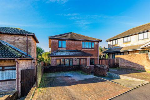 4 bedroom detached house to rent, Hampton Court Road, Penylan CF23