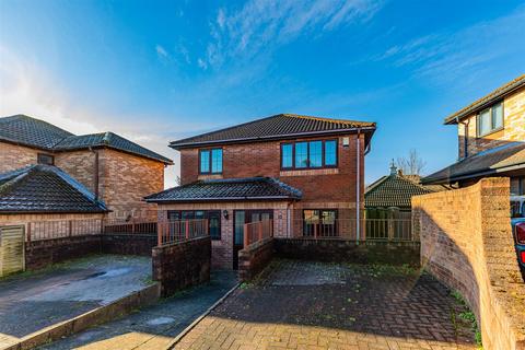 4 bedroom detached house to rent, Hampton Court Road, Penylan CF23