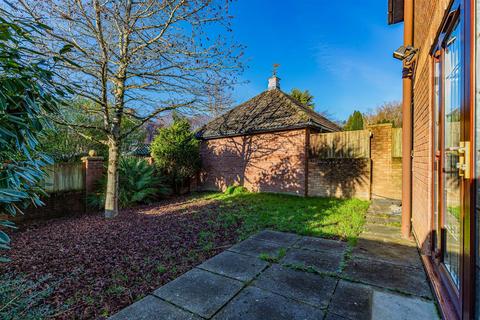 4 bedroom detached house to rent, Hampton Court Road, Penylan CF23