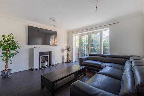 4 bedroom detached house to rent, Hampton Court Road, Penylan CF23